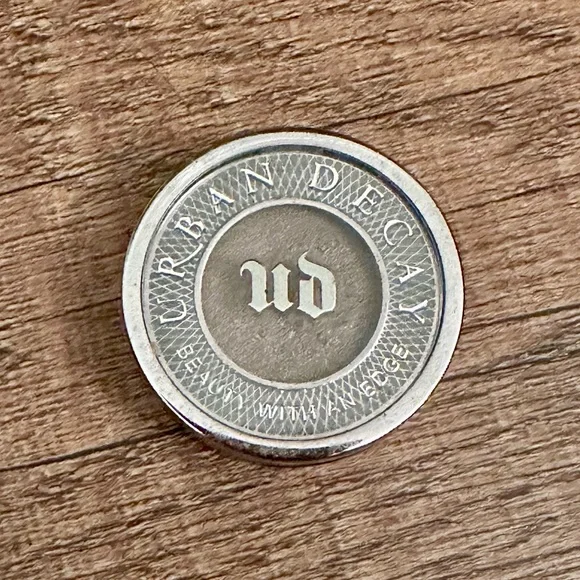 Urban Decay Single Eyeshadow in Stray Dog - Picture 2 of 5